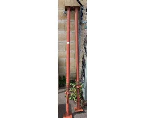 Pair of accro props
