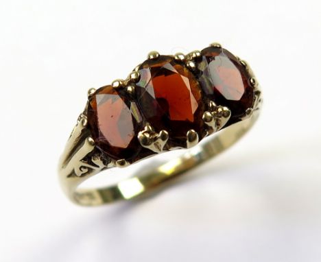 9ct Gold Ring set with 3 large Garnets size N weight 2.5 grams