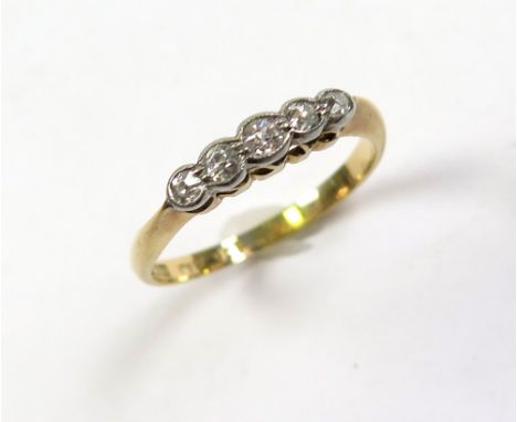 18ct Gold 5 Stone Diamond Ring size K weight 1.9 grams