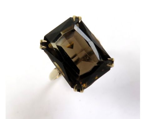 9ct Gold Ring set with large Smoky Quartz size P weight 5.9 grams