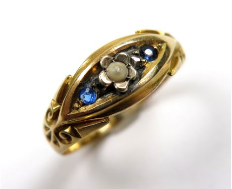 18ct Gold Ring with Sapphire/Pearl size M weight 2.1 grams