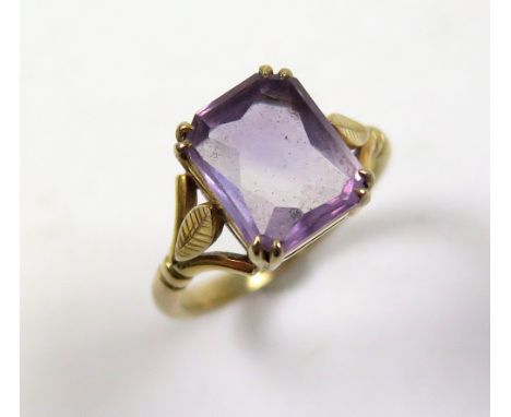 9ct Gold Ring set with emerald cut Amethyst size K weight 3.2 grams