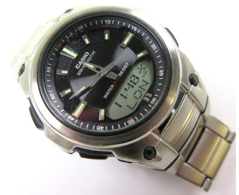 Gents Casio "wave ceptor" quartz wristwatch with illuminated black circular dial, alarm, world time, analogue and digital dis