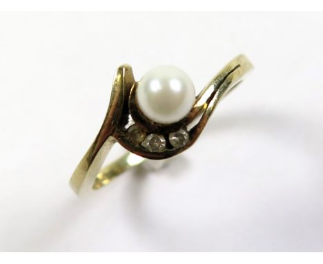 9ct Gold Ring set with Pearl size K weight 1.8 grams