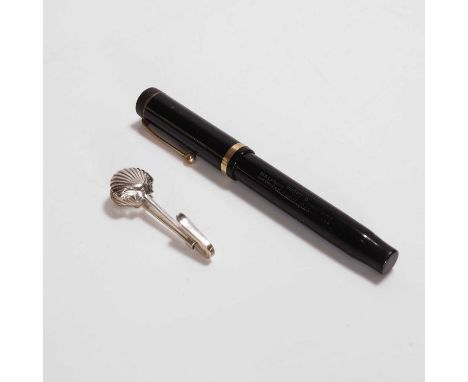 A Parker Duofold 'Lucky Curve' fountain pen, 14cm long,together with a silver napkin hook, London 2008,with shell-shaped clas