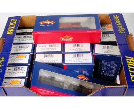 21 Bachmann wagons some professionally weathered, 2 in wrong boxes (GNM-BGNM)