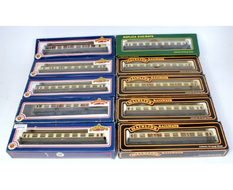 5 Mainline and 5 Bachmann GWR liveried bogie Collett coaches (G-BG)