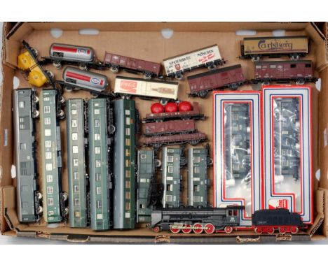 Tray of Lima H0 Continental items, 6 bogie German coaches some missing some wheels (a/f), 5 DB four wheel coaches (2 boxed) (