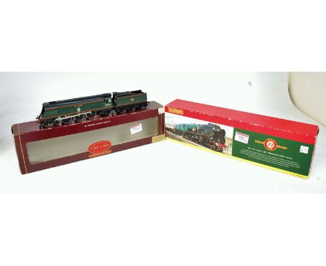 Hornby R2169 BR green Clan Line engine and tender (G-BG), sold with R310 Battle of Britain class 'Lord Beaverbrook' (G-BG) bo