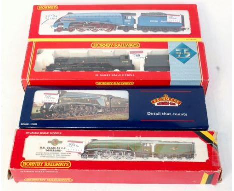 A Hornby R2054 BR green 'Flying Scotsman' engine and tender 1923-1998 Anniversary edition (G-BG), BR green, R350 'Mallard' en