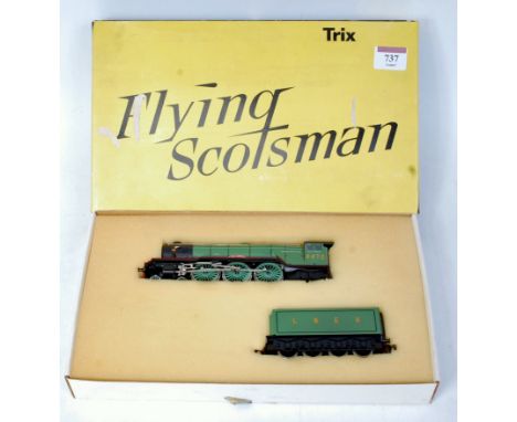 A Trix Trains 'Flying Scotsman' LNER green engine and tender (G-BG)