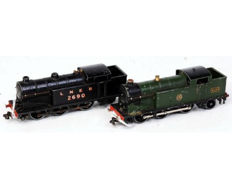 A post-war Hornby Dublo EDL7 GWR (shirt button) tank engine, repair to footplate (F), sold with a similar LNER No. 2690 corro