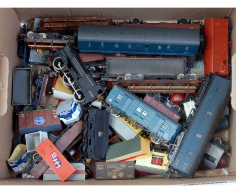 40 loose mixed makes wagons, vans, etc, weathering to some (GR), together with an Airfix BR black 0-6-0 goods engine and tend