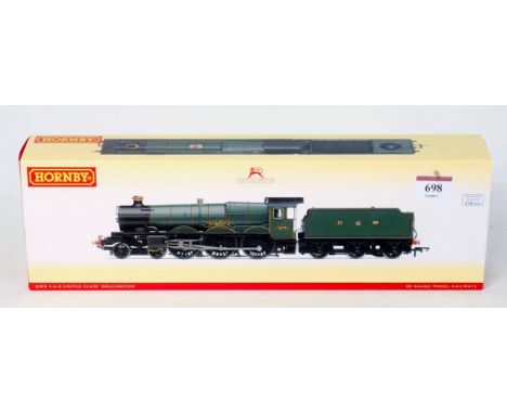 A Hornby R3105 GW Castle Class engine and tender 'Wellington' (M-BM)