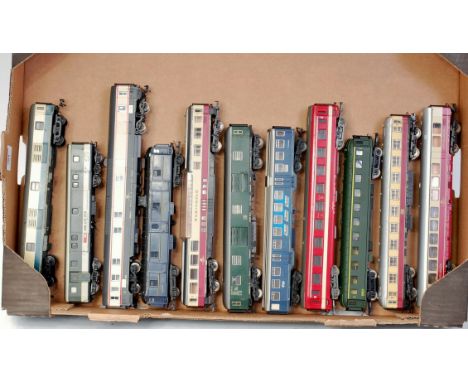 Eleven assorted Continental H0 coaches by Fleischmann, Lima, Jouef and Rivarossi, unboxed (G)