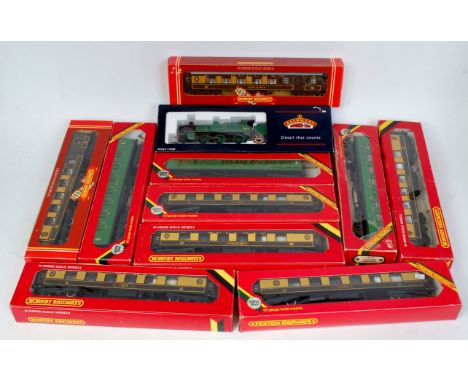 7 Hornby second series Pullman Cars, some in associated boxes (G-BF), 2 R933 and IR934 Southern green coaches (G-BF), all sol