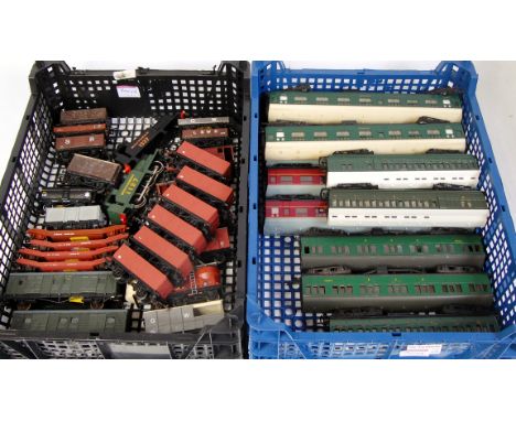 2 trays of mixed make items including Wrenn Southern 0-6-0 tank engine No. 1127 (G), 11 coaches, 26 wagons repainting to some