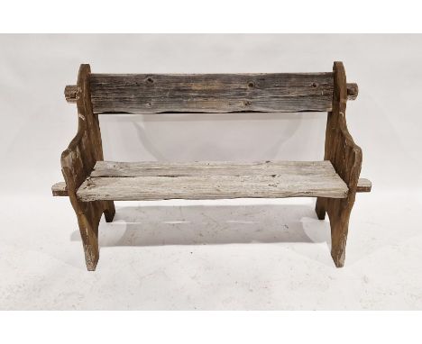 Wooden garden bench (Please note there is a split down oneside)Condition Report&nbsp;
Request: What is the width?
Approximate