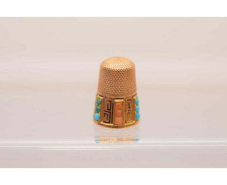 A late Victorian yellow metal thimble, 5.6g, not marked but appears to be gold, with damaged black enamel Greek key design, a