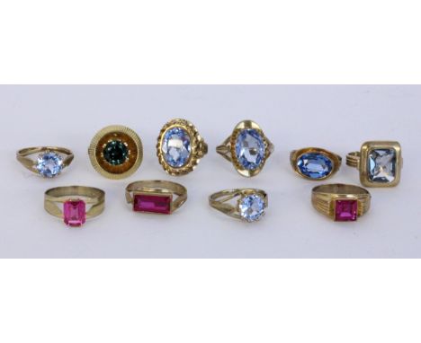   LOT VON 10 DAMENRINGEN  333/000 Gelbgold. Brutto ca. 34g        A LOT OF 10 LADIES RINGS 333/000 yellow gold. Gross weight 