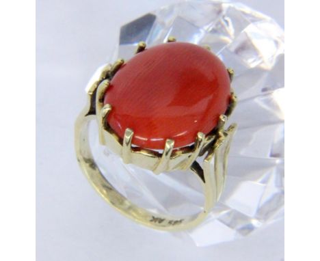   DAMENRING  585/000 Gelbgold mit Korallen-Cabochon. Ringgr. 55, Brutto ca. 7,6g        A LADIES RING 585/000 yellow gold wit