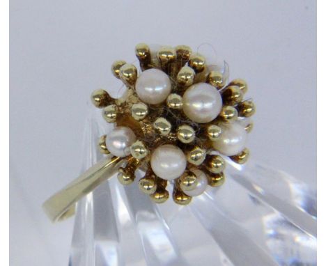   PERLENRING  585/000 Gelbgold. Ringgr. 54, Brutto ca. 6,4g        A PEARL RING 585/000 yellow gold. Ring size 54, gross weig
