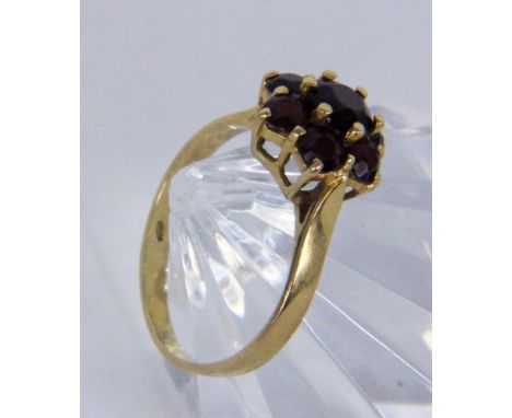   GRANATRING  750/000 Gelbgold. Ringgr. 52, Brutto ca. 2,7g        A GARNET RING 750/000 yellow gold. Ring size 52, gross wei