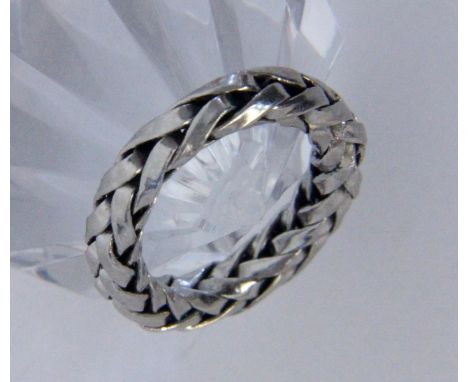   KETTENRING  750/000 Weissgold. Ringgr. 56, ca. 7,8g        A CHAIN RING 750/000 white gold. Ring size 56, approx. 7.8 grams