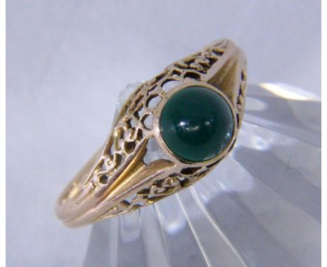   DAMENRING  585/000 Gelbgold mit Smaragd-Cabochon. Ringgr. 57, Brutto ca. 2,1g        A LADIES RING 585/000 yellow gold with