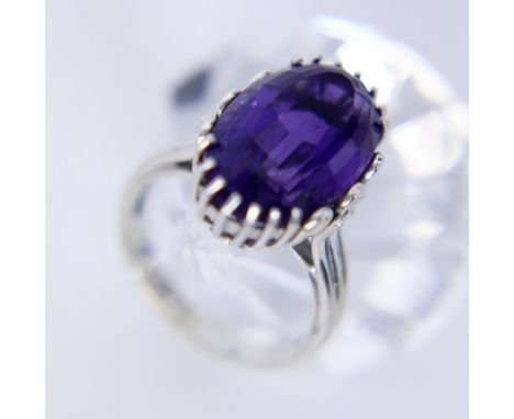   DAMENRING  585/000 Weissgold mit Amethyst. Ringgr. 58, Brutto ca. 8,8g        A LADIES RING 585/000 white gold with amethys