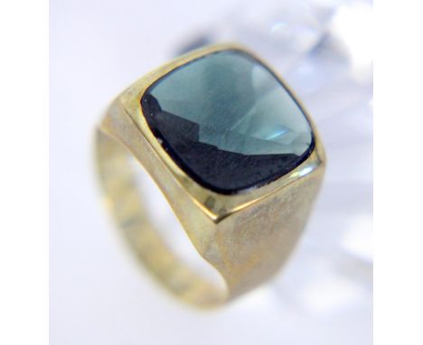   HERRENRING  333/000 Gelbgold mit Turmalin. Ringgr. 63, Brutto ca. 6,2g        A MEN'S RING 333/000 yellow gold with tourmal