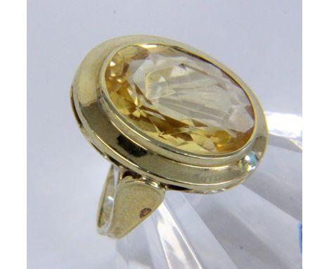   DAMENRING  333/000 Gelbgold mit Citrin. Ringgr. 55, Brutto 5,2g        A LADIES RING 333/000 yellow gold with citrine. Ring