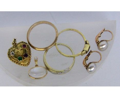   LOT VON 6 TEILEN GOLDSCHMUCK  585/000 Gelbgold, teils mit Edelsteinen. Brutto ca. 13,6g        A MIXED LOT OF 6 GOLD JEWELL