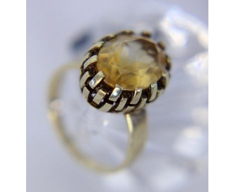   DAMENRING  585/000 Gelbgold mit Citrin. Ringgr. 55, Brutto ca. 6,3g        A LADIES RING 585/000 yellow gold with citrine. 