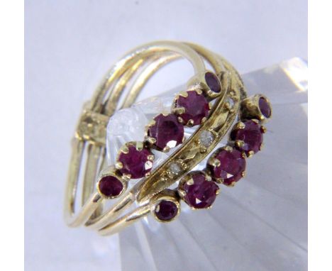   DAMENRING  585/000 Gelbgold. 3 Schienen mit Diamanten und Rubinen besetzt. Ringgr. 56, Brutto ca. 4g        A LADIES RING 5