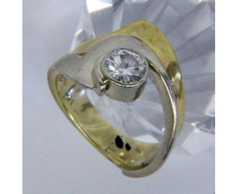   DAMENRING  585/000 Gelb- und Weissgold mit einem Brillantsolitär von ca. 1,0ct, W/vsi. Ringgr.56, Brutto ca. 8,7g. Der Stei