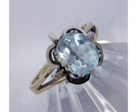   DAMENRING  585/000 Gelb- und Weissgold mit Aquamarin. Ringgr. 56, Brutto ca. 4,6g        A LADIES RING 585/000 yellow and w