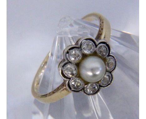   ANTIKER DAMENRING um 1900  585/000 Gelb- und Weissgold mit Perle, umgeben von 8 Diamanten. Ringgr.56, Brutto ca. 2,5g      