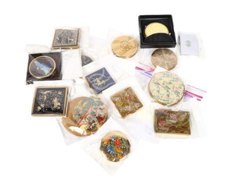 Various Vintage English compacts, including Vogue Vanities 