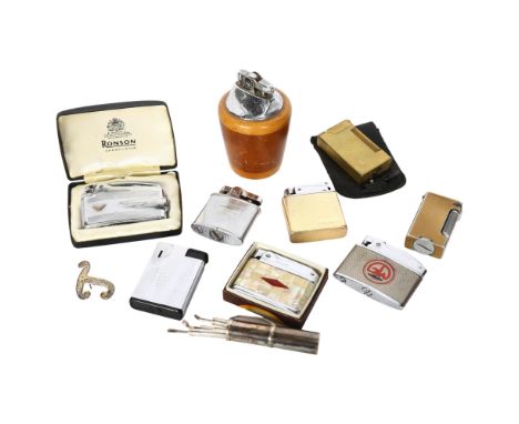 A group of various vintage lighters including such brands as Ronson, GW, Queen Star, etc, and a golf club design silver manic