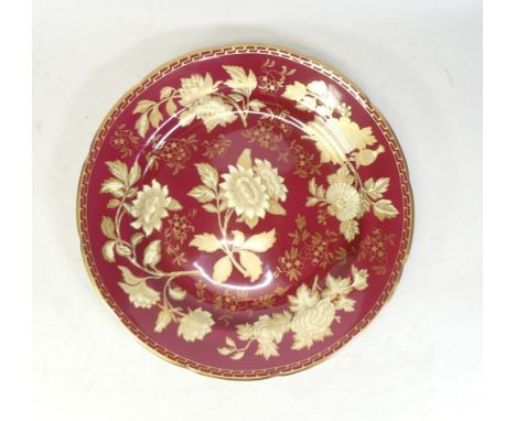 Wedgwood, Ruby Tonquin Dinner Plate. Diameter: 28cm