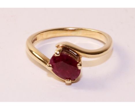 9ct gold oval ruby ring hallmarked   Condition Report   Click here for further images, condition, auction times & delivery co