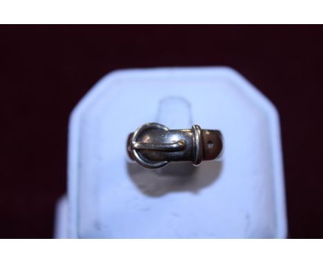 A 9ct gold buckle ring size R 6.42g 