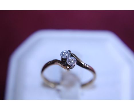 A 18ct gold and twin diamond ring size R 2.43g 