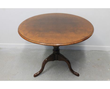 18th CENTURY STYLE OAK CIRCULAR TIP TOP TRIPOD TABLE on baluster turned column.  20th Century.  30" x 36" (76 x 91.5cm) diame