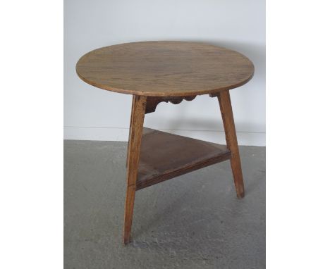 19th CENTURY OAK AND PINE CIRCULAR CRICKET TABLE, having triangular under shelf and triangular section chamfered legs.  32" x