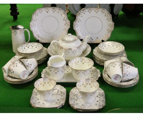 A Pendant part tea service (approximately fifty pieces).