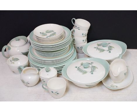 Wedgwood 'Woodbury' pattern tea &amp; dinner ware to include teapot, teacups &amp; saucers, dinner plates, lunch plates, suga