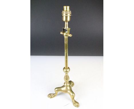 Early 20th century brass table lamp with pivoting top, raised on three hoof feet, approx 46.5cm high 