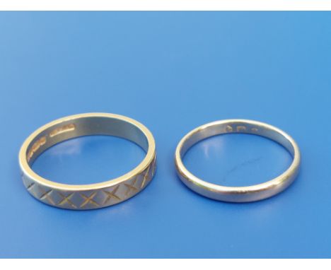 A patterned 22ct gold wedding ring, finger size N/O and a small old gold wedding ring, finger size K. (2)